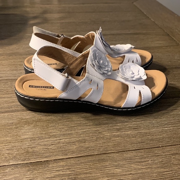 CLARKS - Genuine Leather Leisa Claytin Sandals - Size 9 W - Picture 1 of 6